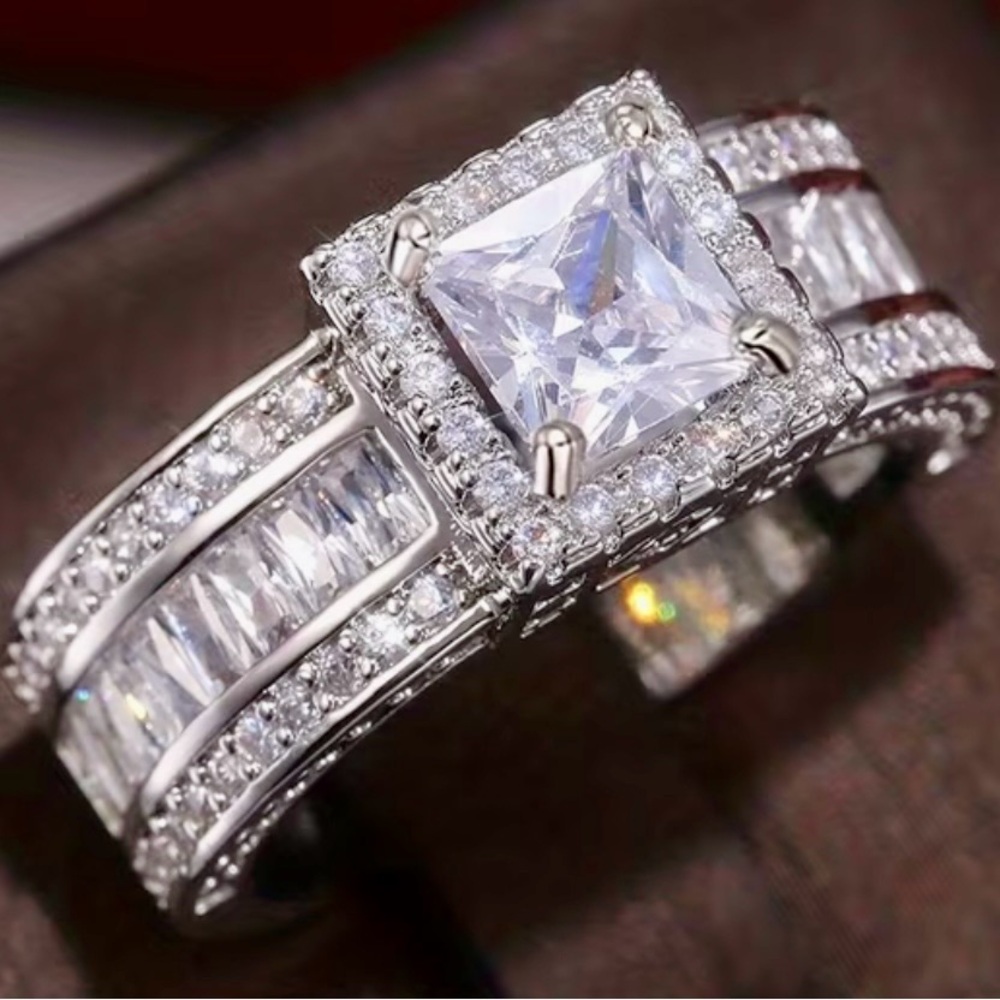 Elegant Silver Women's Ring